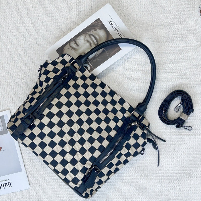 Fashionable handbag with practical accessories Stornfield