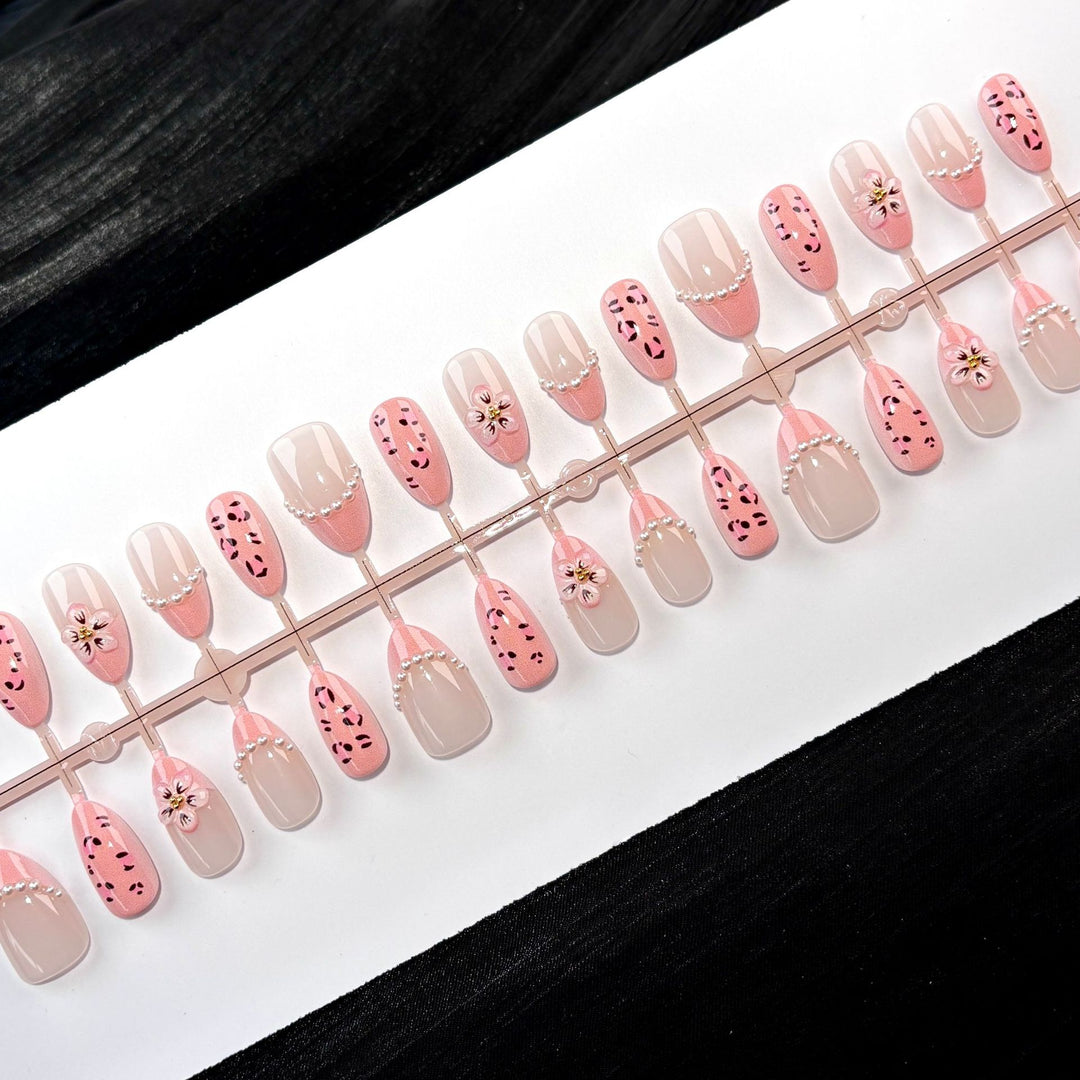 Elegant Polka Dot and Lace Press-On Nail Set