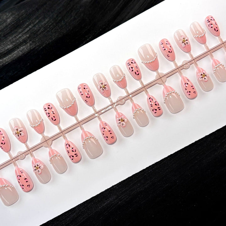 Elegant Polka Dot and Lace Press-On Nail Set