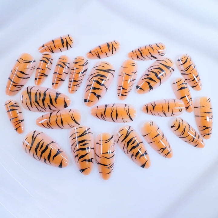 Detailed Tiger-Print Nail Art Stornfield