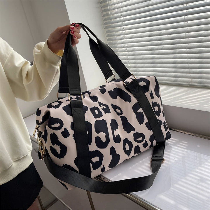 Sporty travel bag with modern leopard pattern Stornfield
