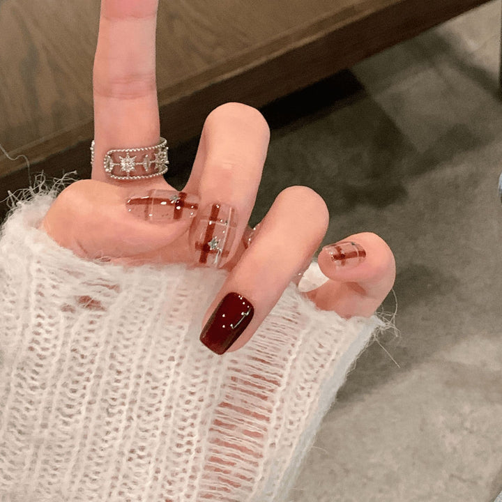 Artificial artificial nails with elegant geometric design Stornfield