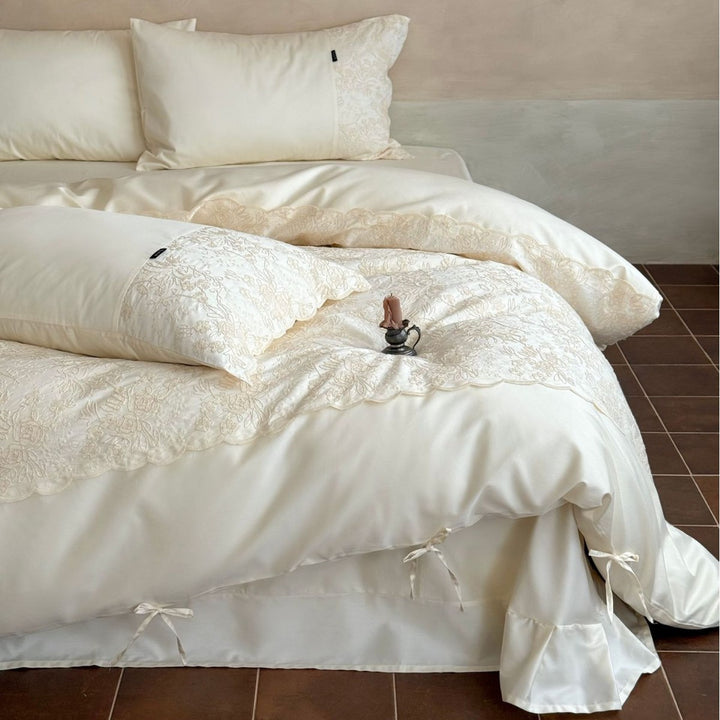 Bed linen set in linen-satin mix with floral relief jacquard and ties