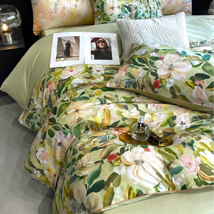 Luxurious cotton satin bedding set with large floral botanical print