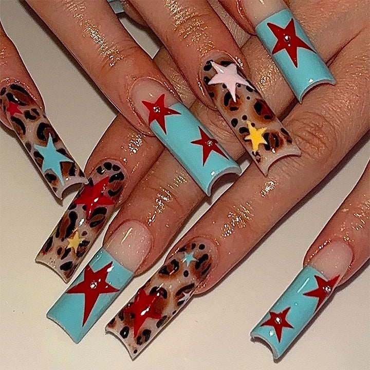 Nail set with trendy leopard and star design Stornfield