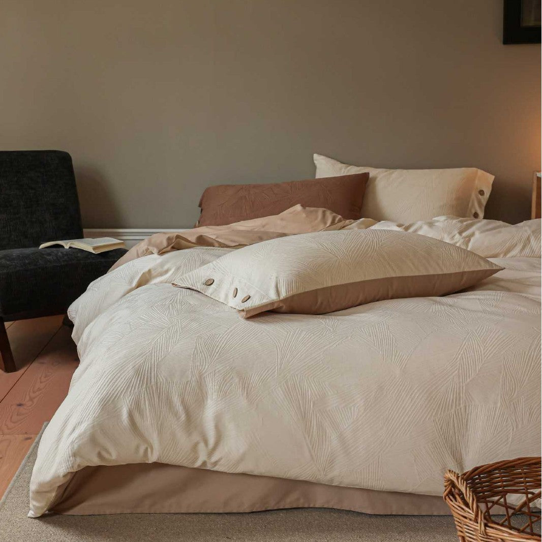 Bedding set made of cotton satin with a raised leaf texture