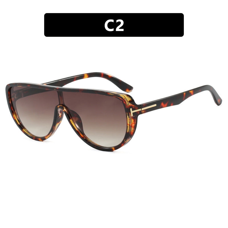 Women's elegant oversized sunglasses with striking design and UV protection Stornfield