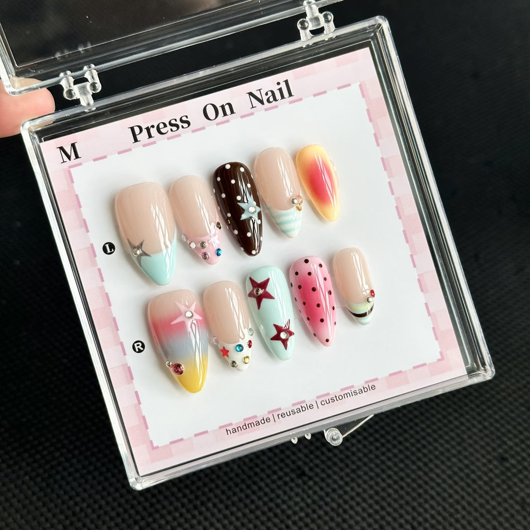 Decorative Handcrafted Press-On Nail Art Set with Beach-Inspired Designs