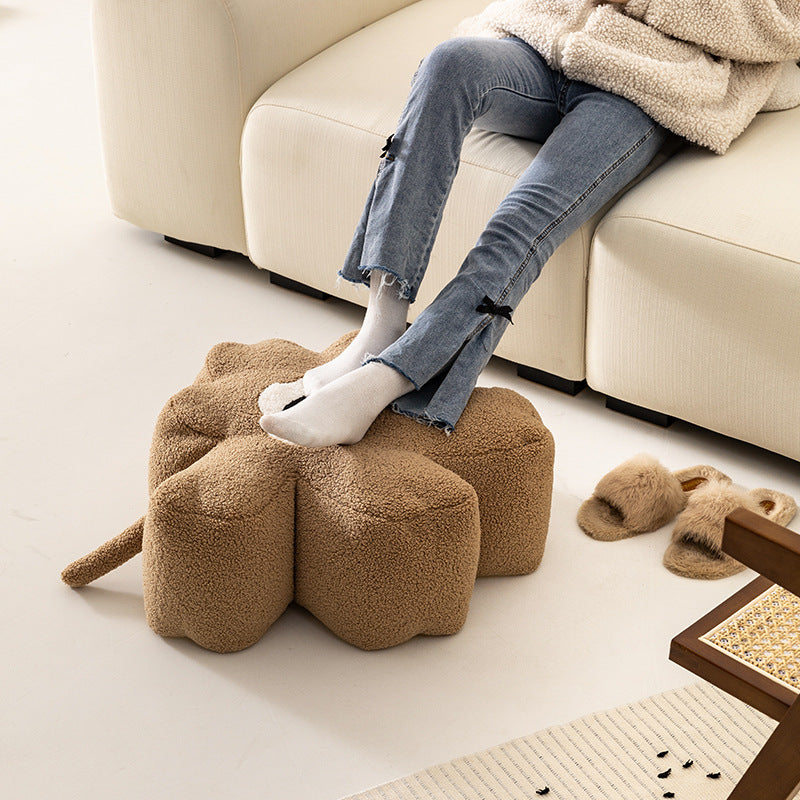 Flower-shaped floor seat pouf with boucle cover and segmented padding