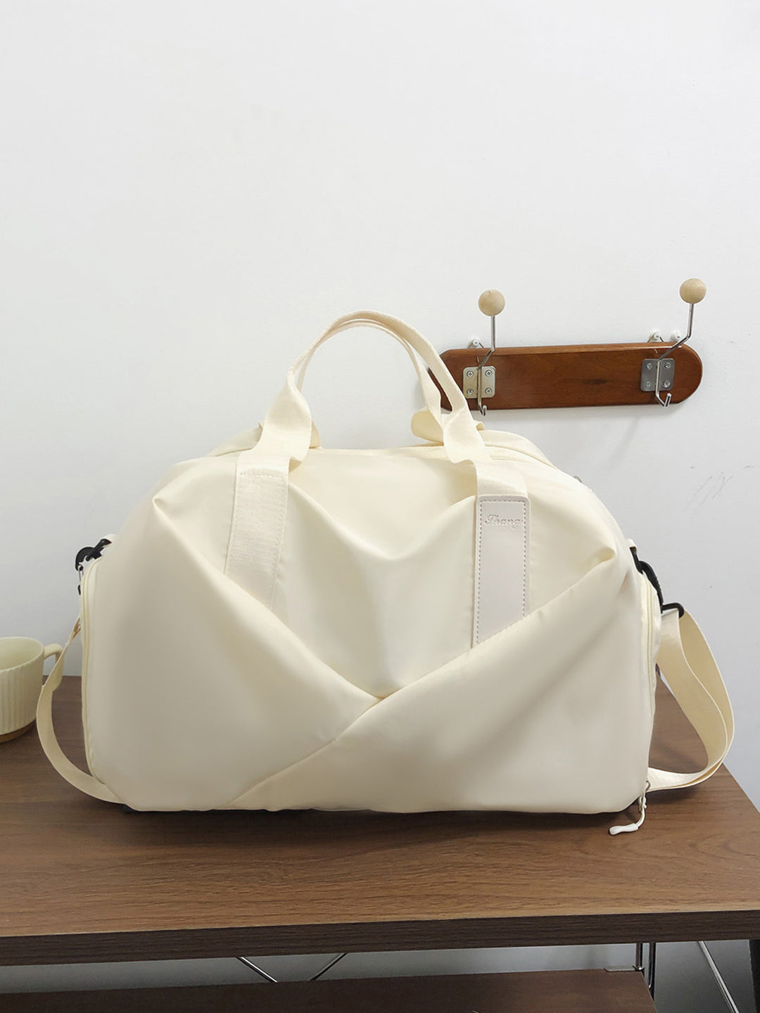 sporty travel bag with intelligent compartment design and adjustable shoulder strap Stornfield