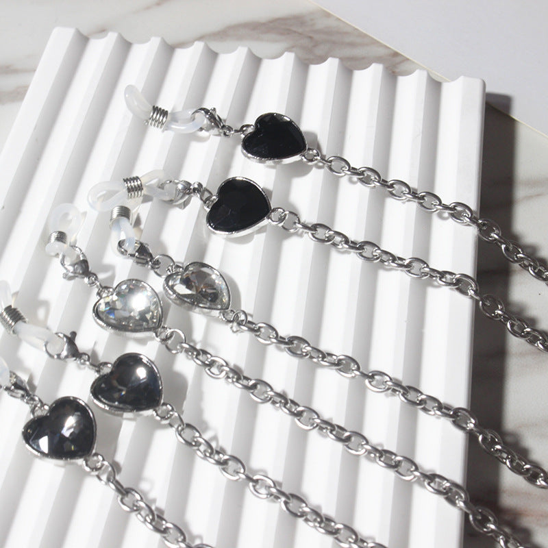 Fashionable glasses holder chain with heart pendants Stornfield