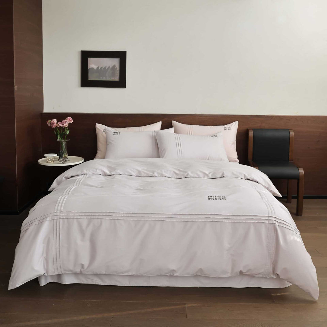 High-quality cotton bedding set with quilted seam