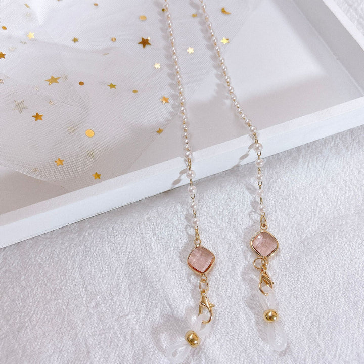 Elegant pearl necklace with golden accents Stornfield