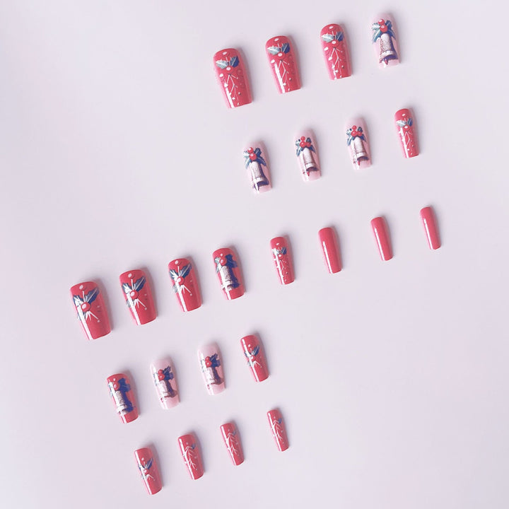 Artificial nail set with festive Christmas design and glitter details Stornfield