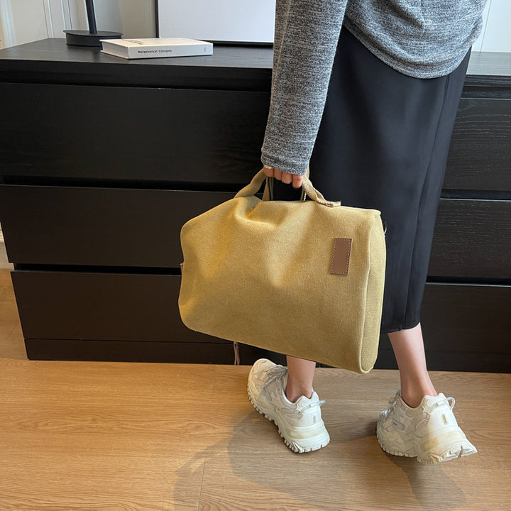 Multifunctional Leisure Bag with Structured Design Stornfield