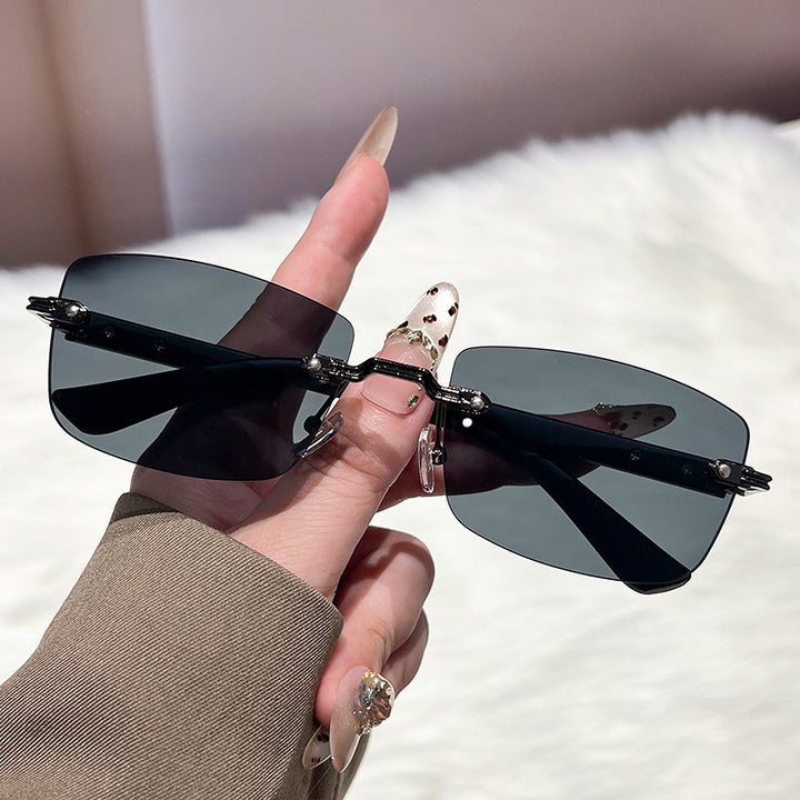 Ladies extravagant fashionable sunglasses with innovative frame Stornfield