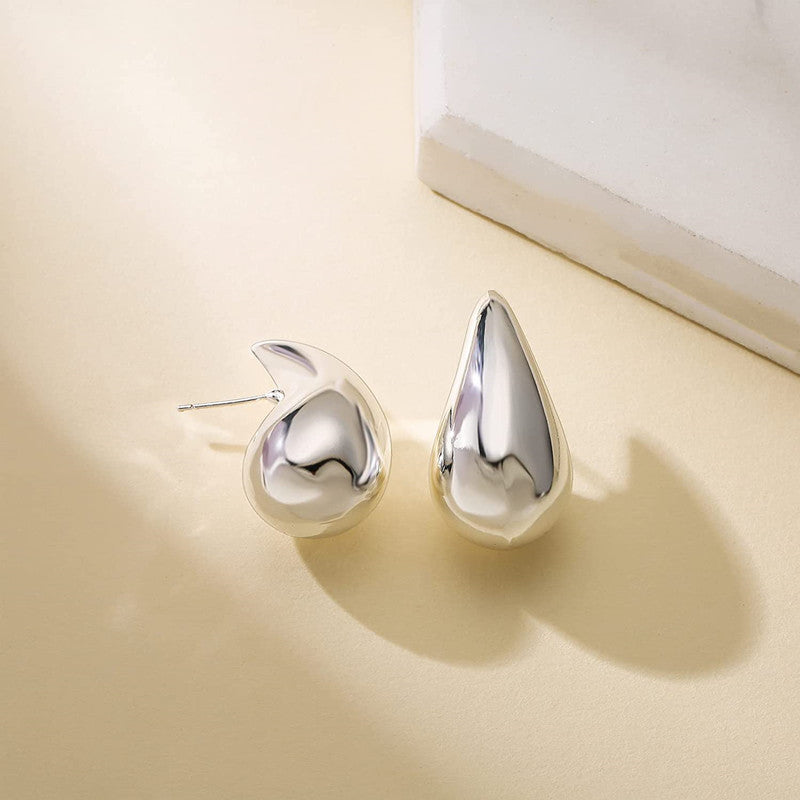 Elegant Curved Stud Earrings Stornfield