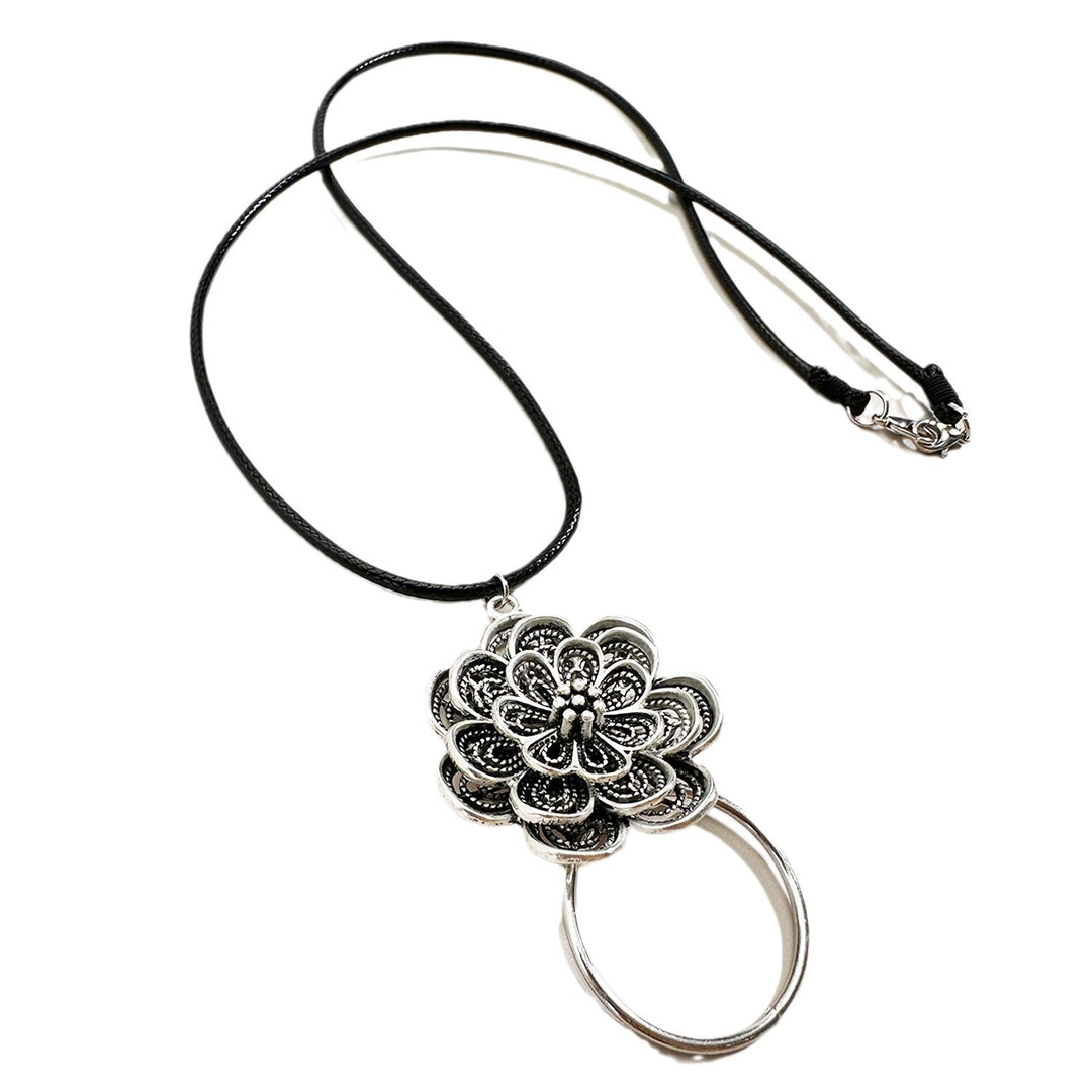 Floral Pendant Necklace Stornfield