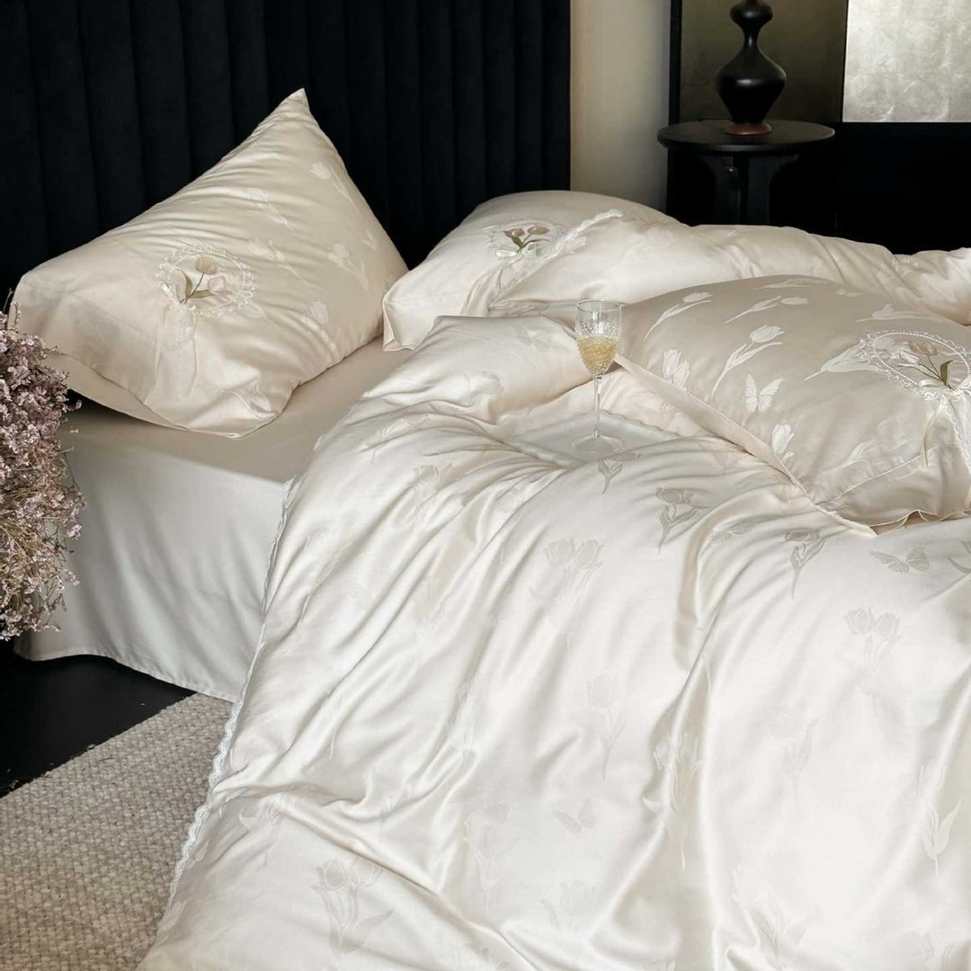 Embroidered Satin-Feel Duvet Cover Bedding Set with Scalloped Lace Edge and Pillow Shams