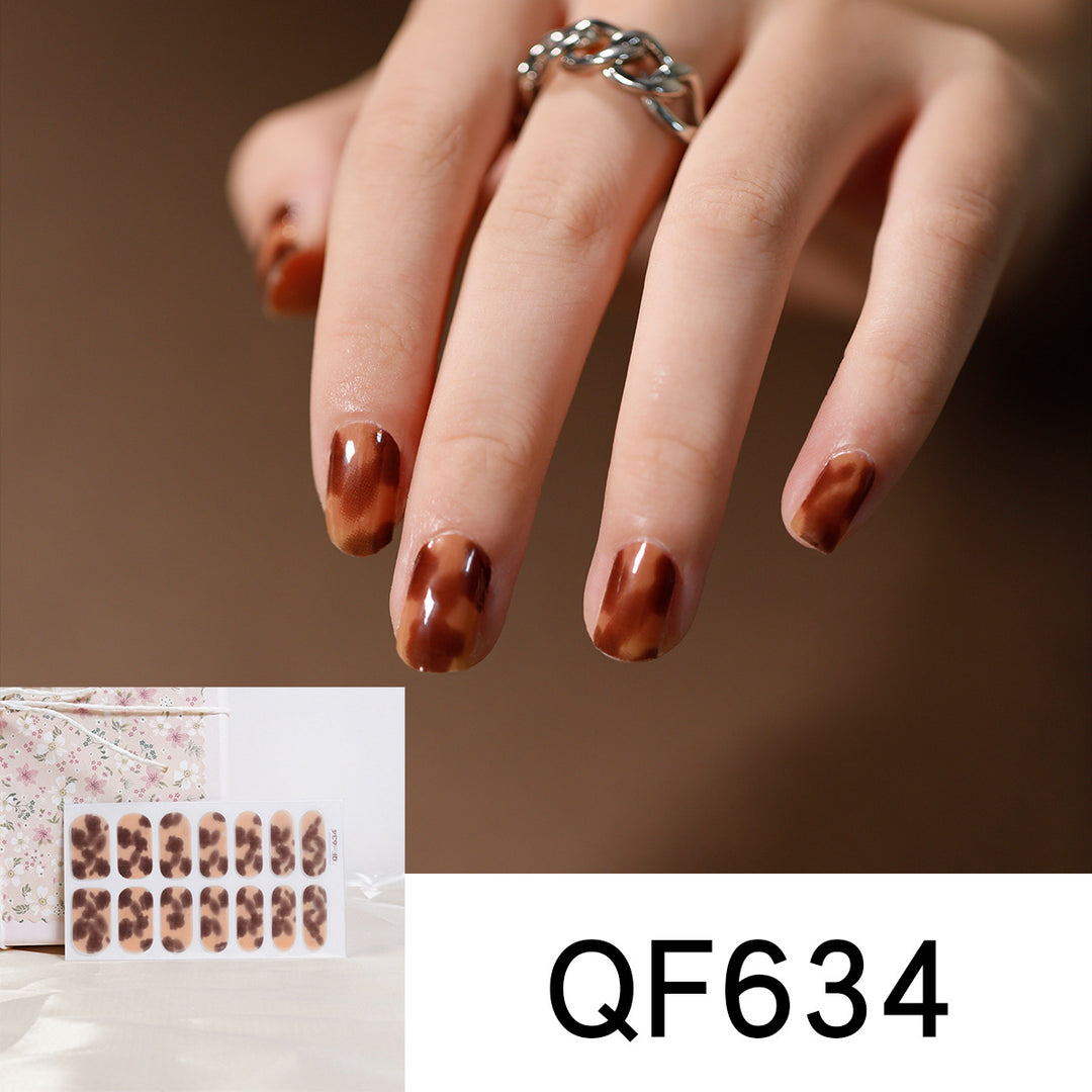 Artificial nail design with heart motif Stornfield