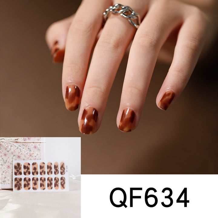 Artificial nail design with heart motif Stornfield