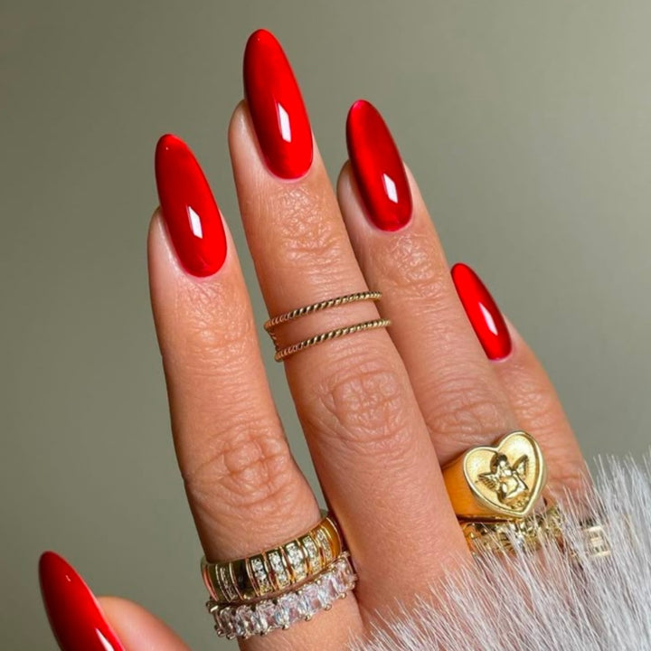 Artificial nails in elegant almond-shaped tips Stornfield