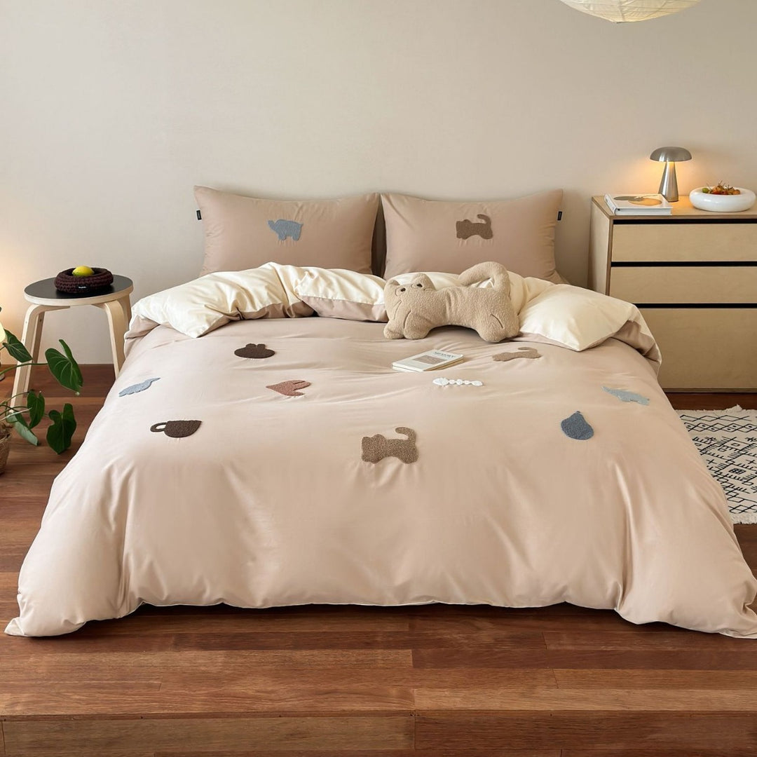 Bedding set with appliquéd cuddly rabbits, ruffle edge and soft cotton blend