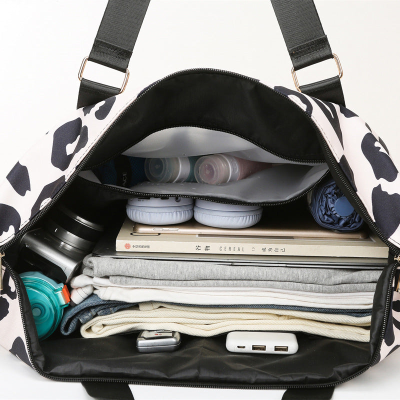 Sporty Tote Bag with Elegant Leopard Pattern Stornfield