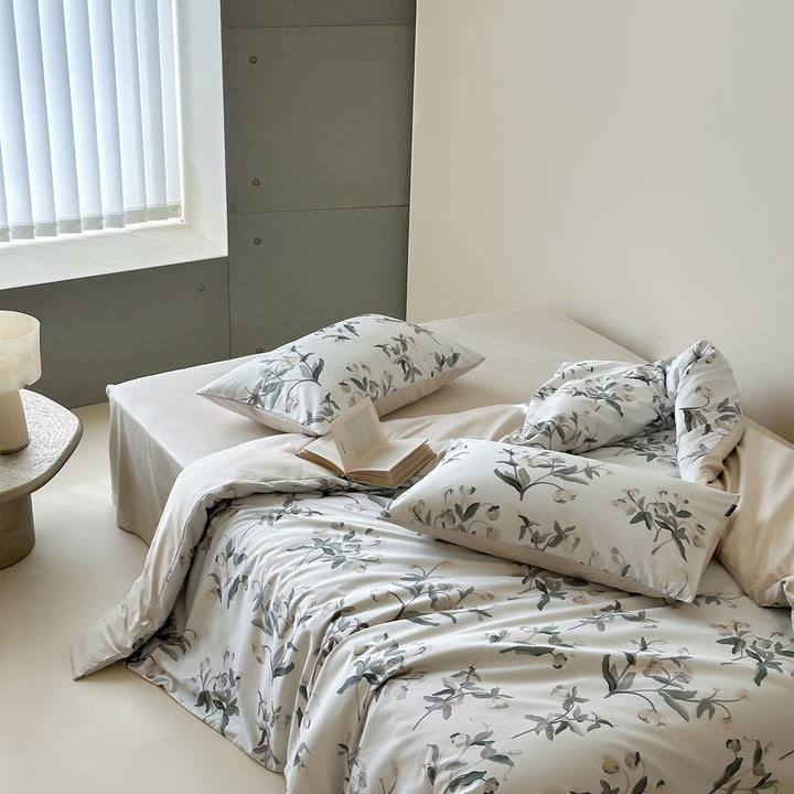 Cotton satin duvet cover set with sketchy floral print and reversible satin