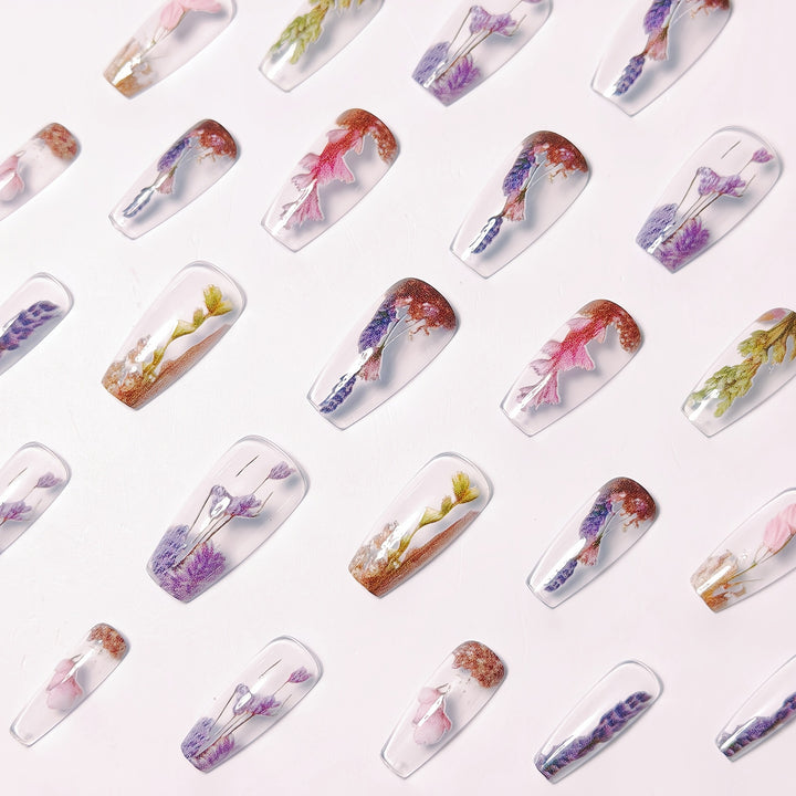 Artificial nails with dried flowers Stornfield