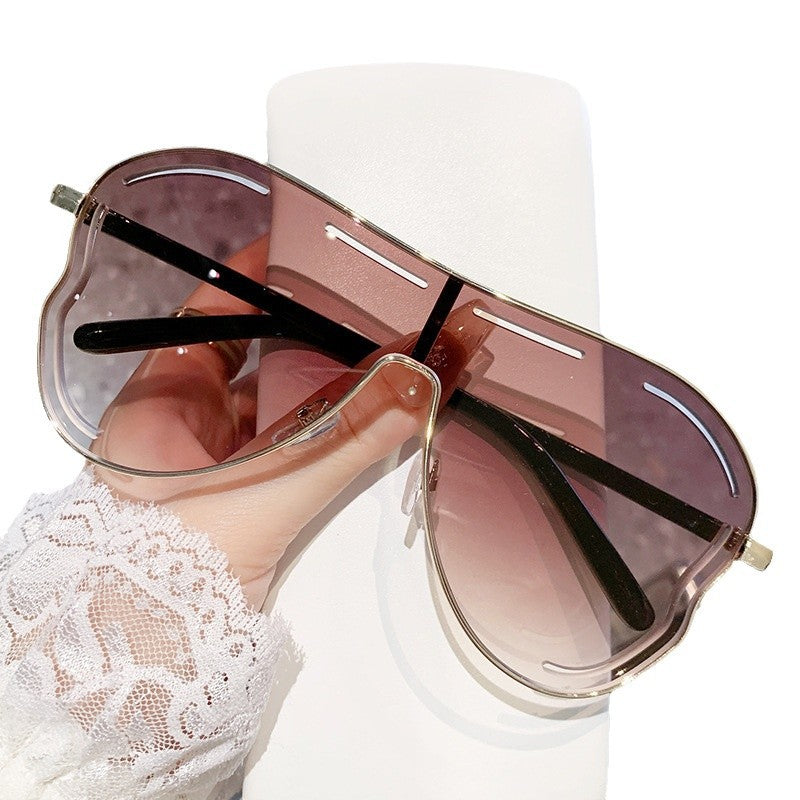 Women’s Sporty Oversized Sunglasses in Unique Design Stornfield