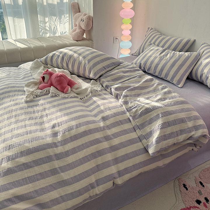 Linen look bedding set with wide stripes