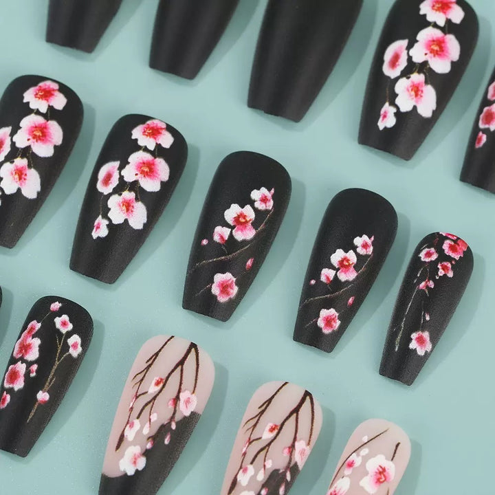 Artificial nail set with floral accents and matte finish Stornfield