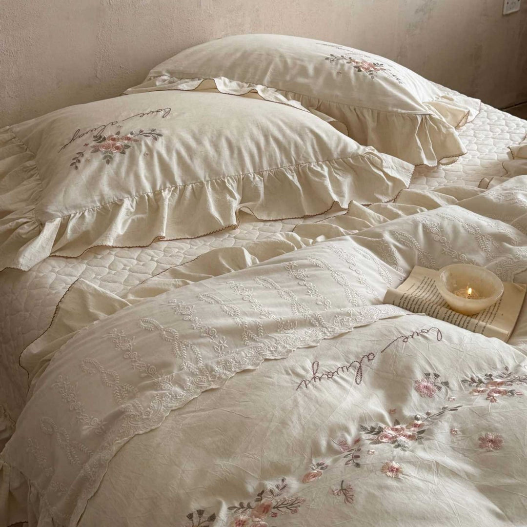 Shabby-Chic Bedding Set with Lace Embroidery, Ruffle and Floral Motif