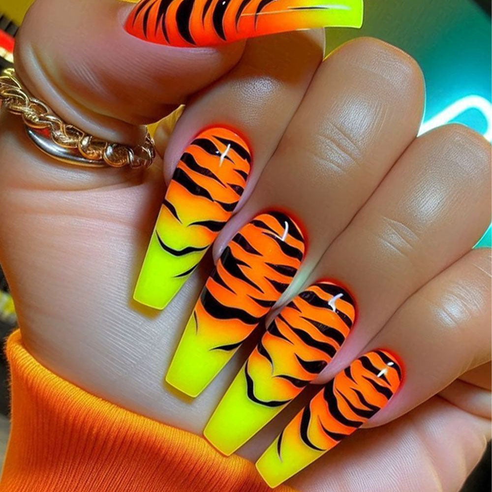 Fashionable Tiger Design Artificial Nails Stornfield