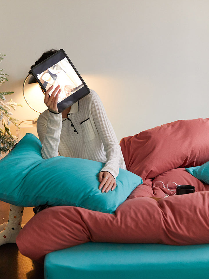 Comfort all-season duvet with breathable hollow fiber filling and jersey fitted sheet set