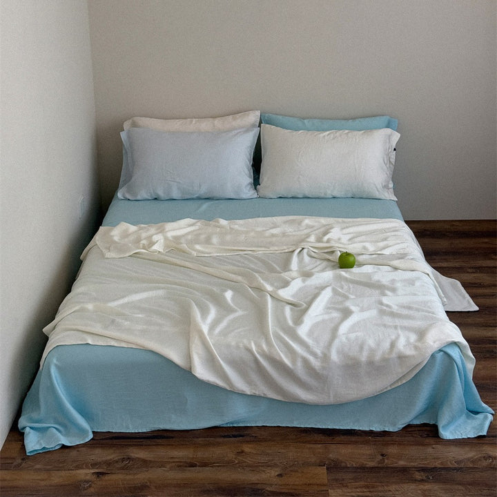 Bedding set made of linen-cotton blend with fitted sheet and pillowcases