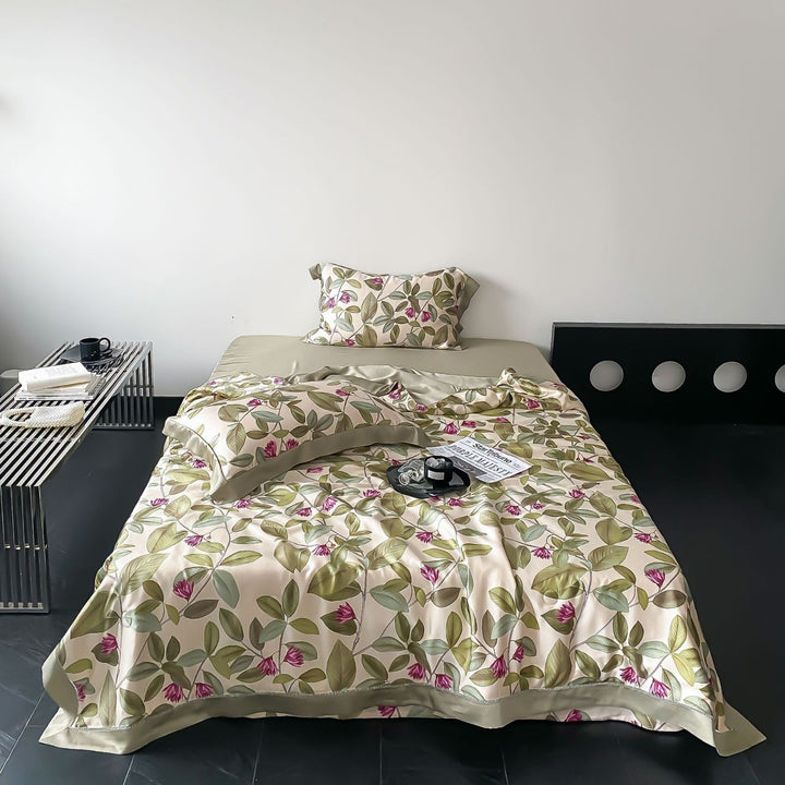 Bedding set made of cotton satin with subtle heart jacquard and silky glossy finish Stornfield