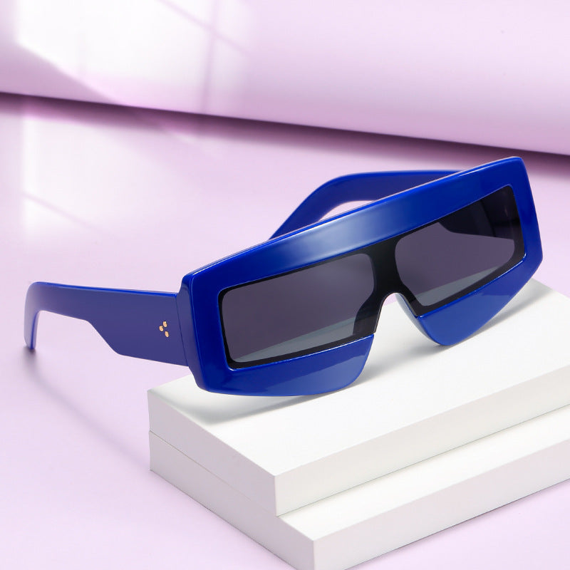 Women futuristic sunglasses in chunky design Stornfield