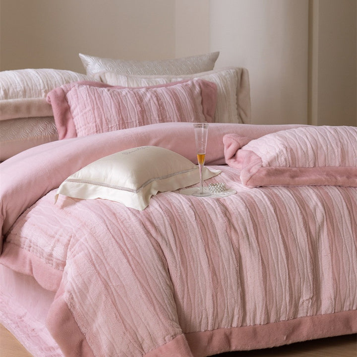Cozy quilted reversible duvet cover with faux fur trim
