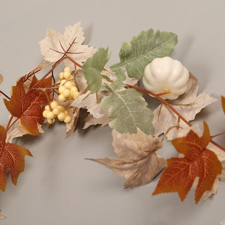 Autumn-Themed Decorative Leaf Garland