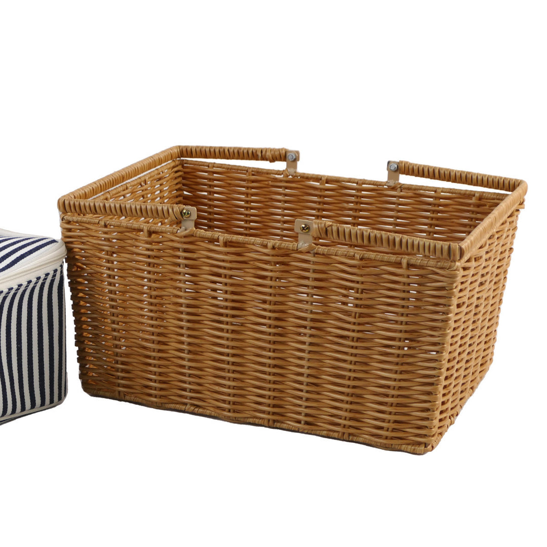 Ladies picnic basket with insulated inner pocket and durable lining Stornfield