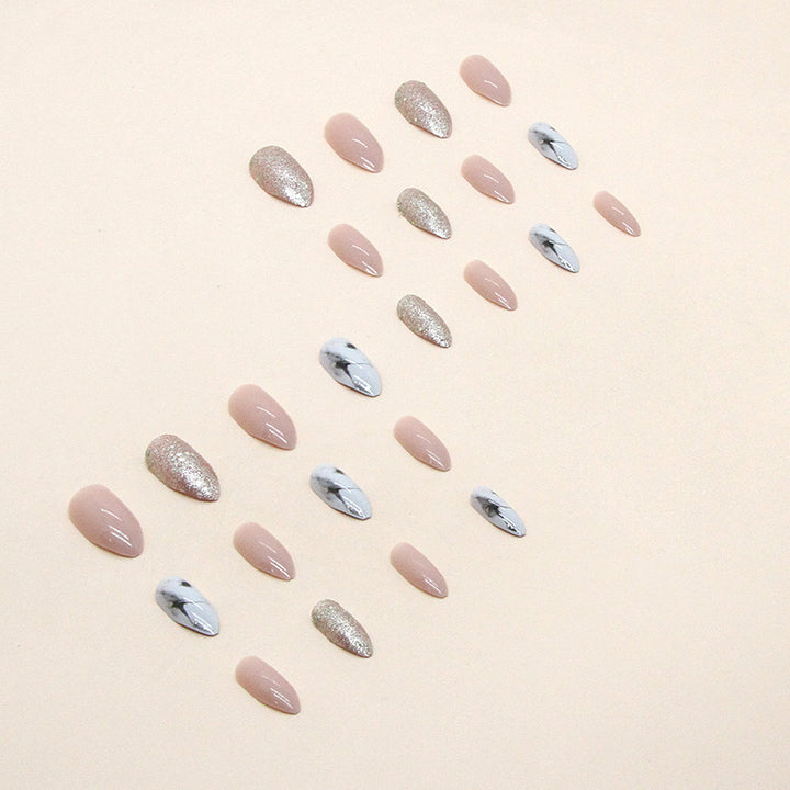 Glamorous artificial fingernails