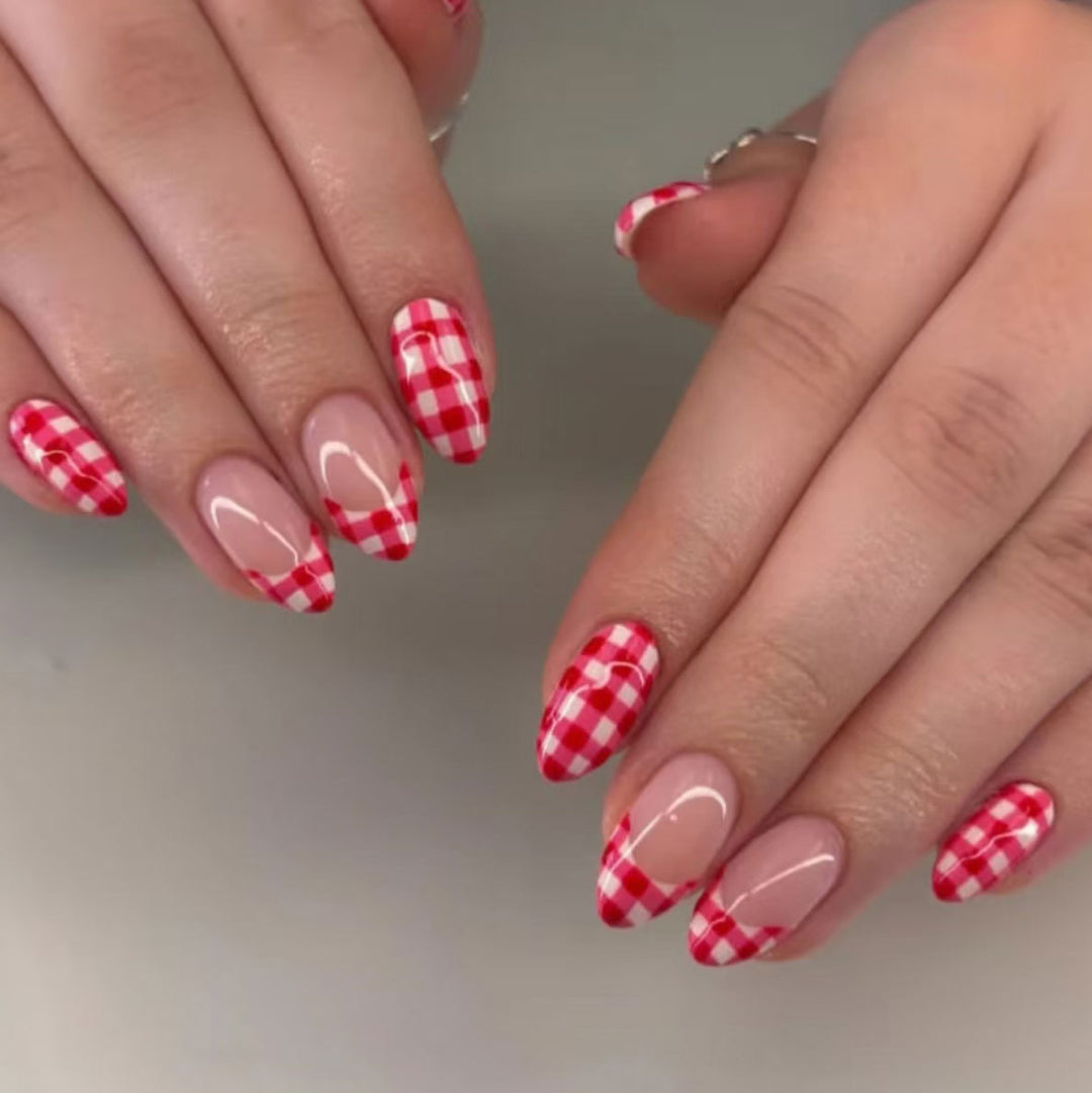 Stylish Gingham Print Nail Art