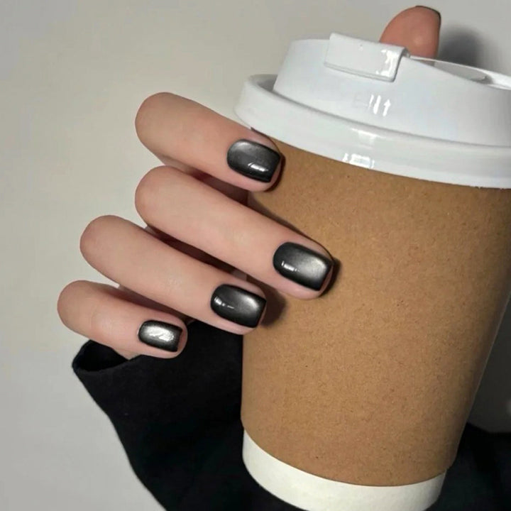 Artificial nails with holographic shine Stornfield