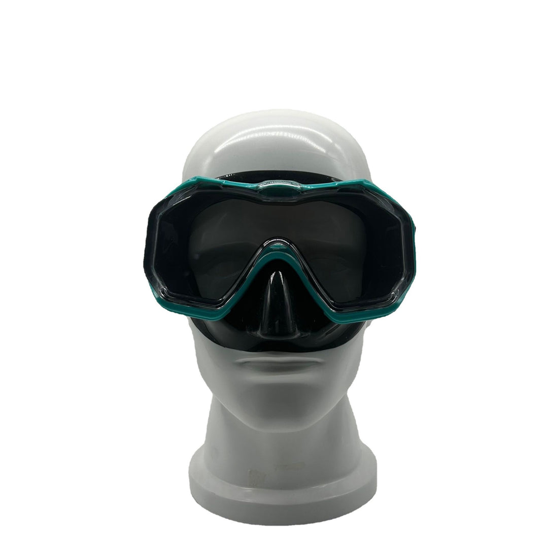 Diving mask with wide field of vision and anti-fog technology Stornfield