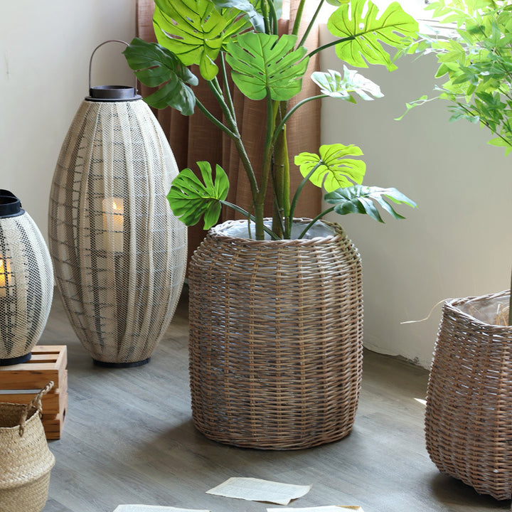 Stylish laundry basket made of braided natural material Stornfield