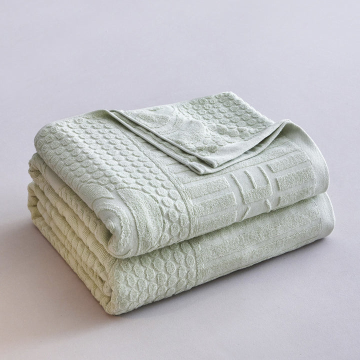 Textured Jacquard Cotton Bath Towel Set with Floral Relief Pattern
