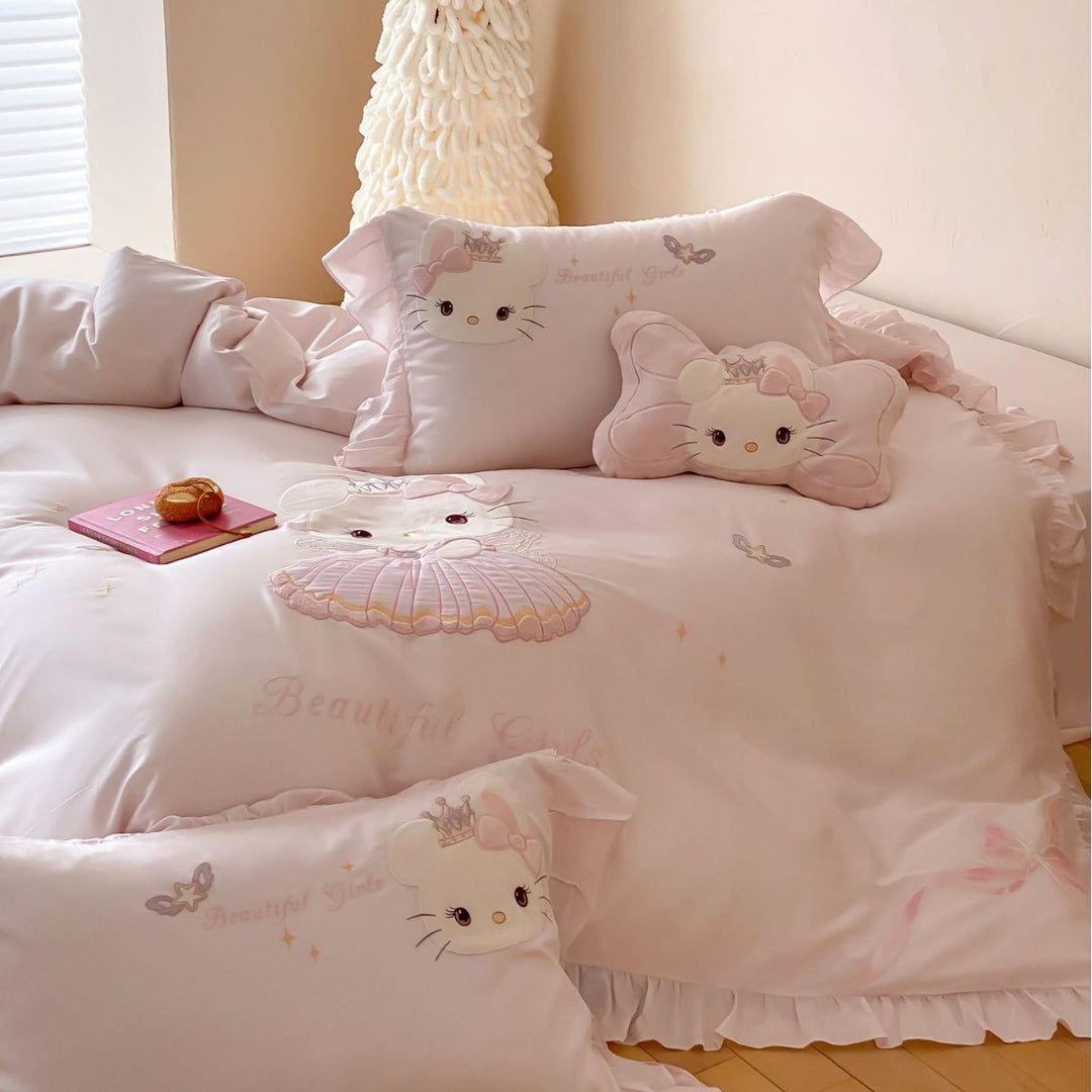 Children's bedding set made of cotton satin with embroidered cat appliqué, ruffle, and decorative pillow