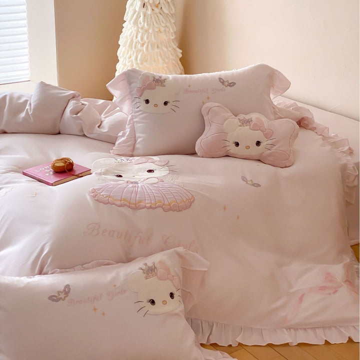 Children's bedding set made of cotton satin with embroidered cat appliqué, ruffle, and decorative pillow